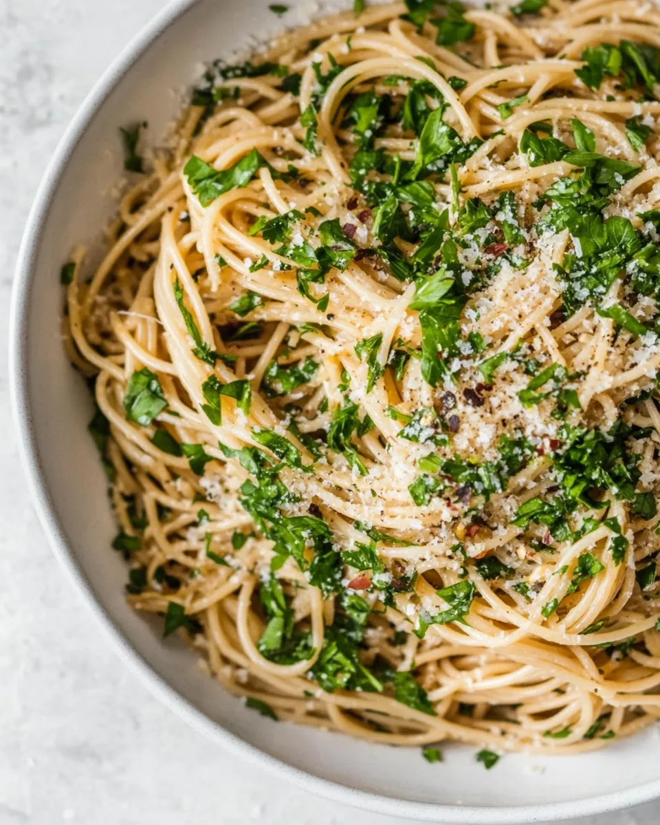 Easy Spelt Spaghetti with Parsley and Garlic Oil recipe photo